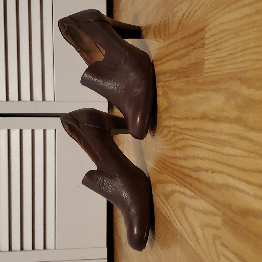 Sofft leather women's heels, size 9